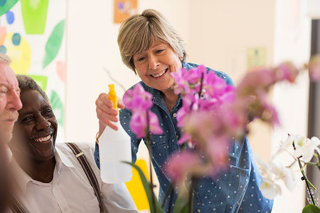 Active seniors enjoying flower arranging class Fotografie stock - Premium Royalty-Free, Codice: 6113-09191878