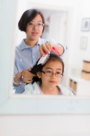 simsearch:614-03763636,k - Mother brushing daughters hair in bathroom mirror Stock Photo - Premium Royalty-Free, Code: 6113-09199973