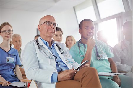 senior business meeting - Attentive surgeons, doctors and nurses listening in conference Photographie de stock - Premium Libres de Droits, Code: 6113-09111941