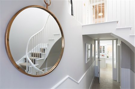 simsearch:6113-07589572,k - Reflection of foyer staircase in round mirror Foto de stock - Sin royalties Premium, Código: 6113-09111961