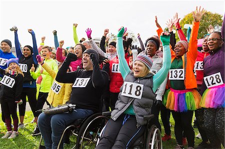 simsearch:6113-09131416,k - Enthusiastic crowd cheering at charity race in park Photographie de stock - Premium Libres de Droits, Code: 6113-09131278