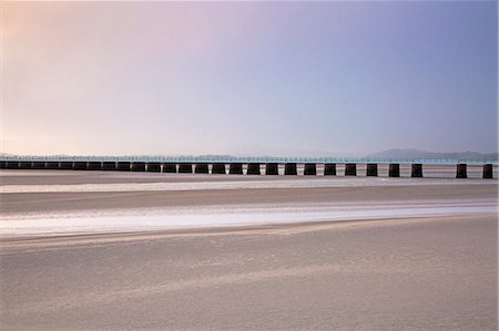 simsearch:633-08150944,k - Tranquil pier over sandy estuary, Arnside Lancs, UK Photographie de stock - Premium Libres de Droits, Code: 6113-09131451