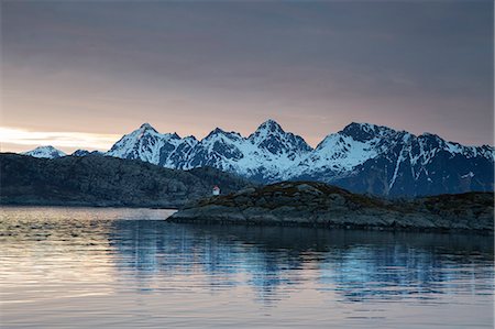 simsearch:6113-09131441,k - Tranquil view of snowy mountains beyond fjord, Maervoll, Lofoten, Norway Stockbilder - Premium RF Lizenzfrei, Bildnummer: 6113-09131456