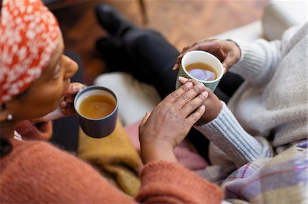 relationship problem - Women friends talking, drinking tea Foto de stock - Sin royalties Premium, Código: 6113-09131562