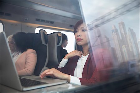 simsearch:6113-09131650,k - Focused businesswoman working at laptop on passenger train Photographie de stock - Premium Libres de Droits, Code: 6113-09131688