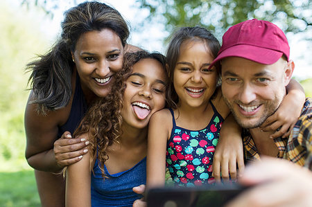 simsearch:640-06050690,k - Playful family taking selfie with camera phone Photographie de stock - Premium Libres de Droits, Code: 6113-09240031