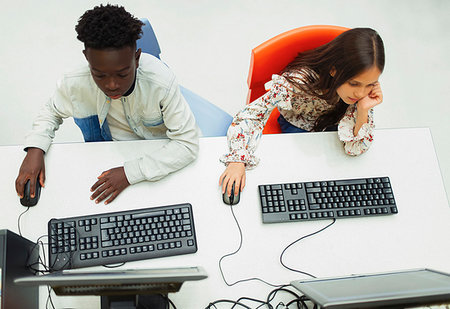 simsearch:6113-08655413,k - Junior high students using computers in computer lab Photographie de stock - Premium Libres de Droits, Code: 6113-09240338