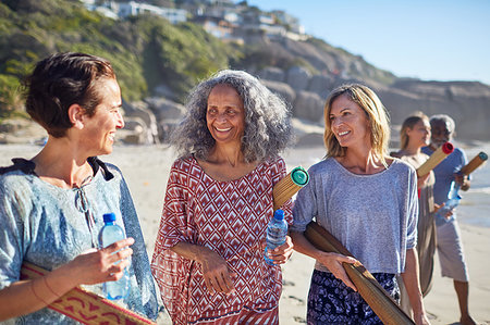 simsearch:6113-08568766,k - Women friends with yoga mats talking on sunny beach during yoga retreat Photographie de stock - Premium Libres de Droits, Code: 6113-09240575