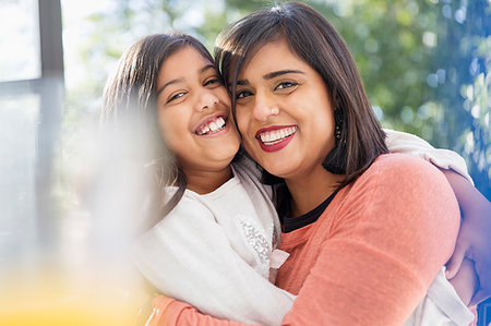 simsearch:6113-09199972,k - Portrait happy, confident, affectionate mother and daughter hugging Foto de stock - Royalty Free Premium, Número: 6113-09241094