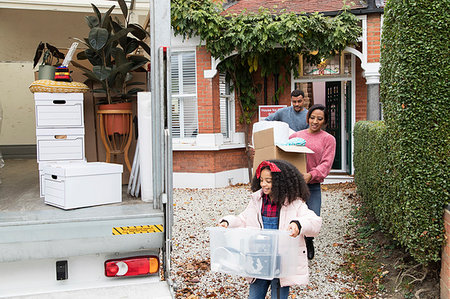 Family moving out of house, loading moving van in driveway Stock Photo - Premium Royalty-Free, Code: 6113-09241329