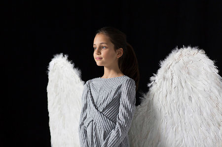 simsearch:614-09211350,k - Serene girl wearing angel wings Photographie de stock - Premium Libres de Droits, Code: 6113-09272507