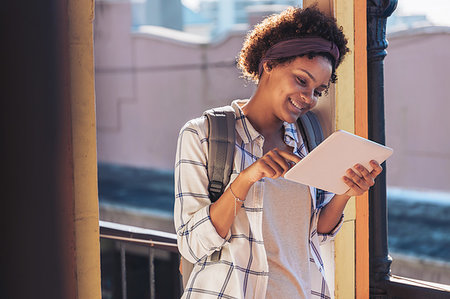 simsearch:6113-09272725,k - Young woman using digital tablet on sunny balcony Foto de stock - Sin royalties Premium, Código: 6113-09272741