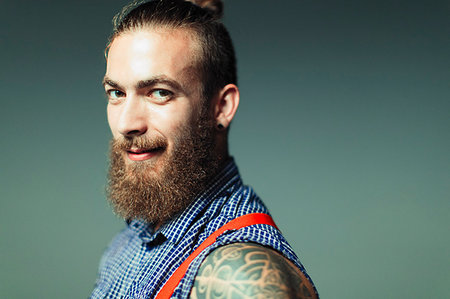 simsearch:6113-09199989,k - Portrait confident, cool male hipster with beard and shoulder tattoo Foto de stock - Sin royalties Premium, Código: 6113-09200015