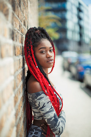 simsearch:649-08543004,k - Portrait confident young woman with long red braids on urban sidewalk Fotografie stock - Premium Royalty-Free, Codice: 6113-09220453