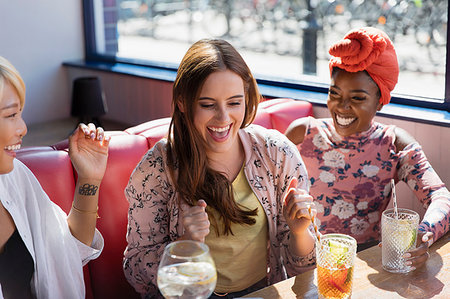 simsearch:6113-09239675,k - Happy, excited young women drinking cocktails in restaurant Photographie de stock - Premium Libres de Droits, Code: 6113-09239673