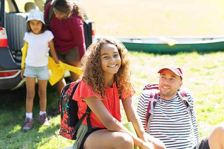 simsearch:6113-09239936,k - Portrait happy girl camping with family, unloading car in sunny field Foto de stock - Sin royalties Premium, Código: 6113-09239885