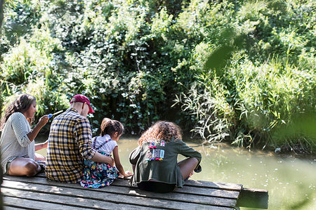 simsearch:6113-07906345,k - Family relaxing on dock in woods Photographie de stock - Premium Libres de Droits, Code: 6113-09239965