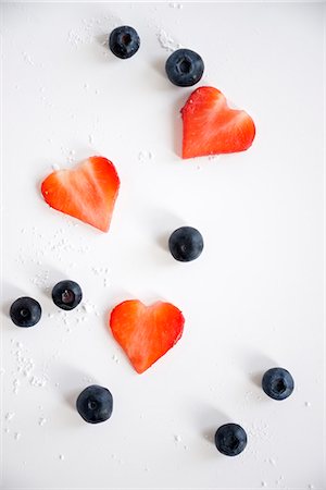 fruit and white background - Heart Shaped Strawberries and Blackberries, Munich, Bavaria, Germany, Europe Photographie de stock - Premium Libres de Droits, Code: 6115-06778496