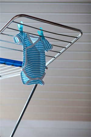 simsearch:6102-07842808,k - Baby Clothes Drying On Clothes Horse, Munich, Bavaria, Germany Photographie de stock - Premium Libres de Droits, Code: 6115-06778539