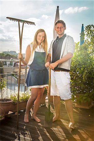 Couple On Balcony with Garden Rake And Spade, Munich, Bavaria, Germany, Europe Foto de stock - Sin royalties Premium, Código: 6115-06778674