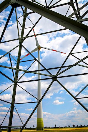 simsearch:6115-06778699,k - Wind Turbine And Electricity Pylon, Dessau, Germany, Europe Foto de stock - Sin royalties Premium, Código: 6115-06778701