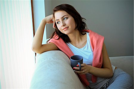 simsearch:6108-05869222,k - Young woman with brown hair having a cup of coffee, Copenhagen, Denmark Foto de stock - Royalty Free Premium, Número: 6115-06778726
