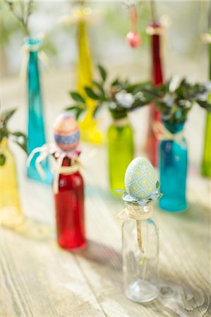 simsearch:600-07110446,k - Colorful Glass Bottles With Easter Decoration, Osijek, Croatia, Europe Photographie de stock - Premium Libres de Droits, Code: 6115-06779029