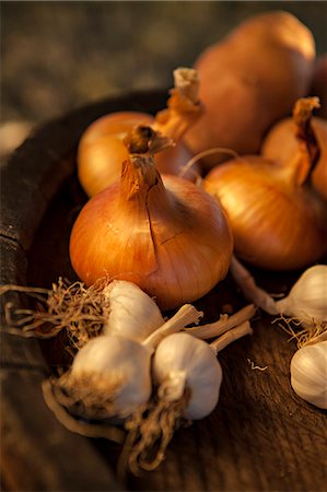 simsearch:6115-06732939,k - Fresh Garlic And Onions, Croatia, Slavonia, Europe Stock Photo - Premium Royalty-Free, Code: 6115-06732934