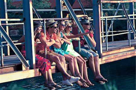 simsearch:6115-06733085,k - Croatia, Dalmatia, Young people sitting on footbridge, side by side Stockbilder - Premium RF Lizenzfrei, Bildnummer: 6115-06733109