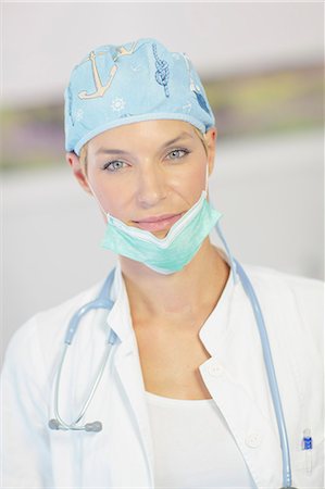 Doctor Wearing A Surgical Mask Photographie de stock - Premium Libres de Droits, Code: 6115-06733258