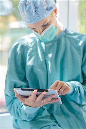 doctor holding digital tablet - Female Surgeon Using Tablet PC Stock Photo - Premium Royalty-Free, Code: 6115-06733263