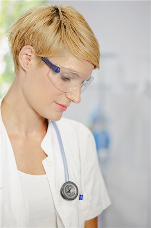 simsearch:6115-06733243,k - Female Doctor, Portrait Stockbilder - Premium RF Lizenzfrei, Bildnummer: 6115-06733269