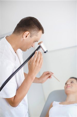 ENT physician Examines the Throat of a Female Patient Foto de stock - Sin royalties Premium, Código: 6115-06733236
