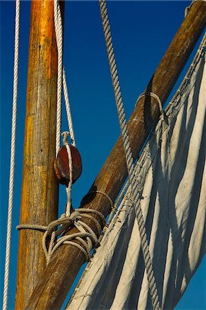 simsearch:6115-06732976,k - Croatia, foremast and rigging of sailboat, close-up Fotografie stock - Premium Royalty-Free, Codice: 6115-06733326