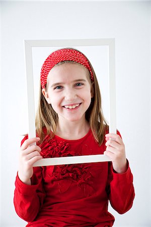 Girl Looking Through A Picture Frame, Munich, Bavaria, Germany Stockbilder - Premium RF Lizenzfrei, Bildnummer: 6115-06966940