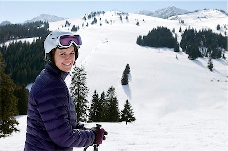 simsearch:6115-06966977,k - Young woman in a ski resort, Sudelfeld, Bavaria, Germany Stock Photo - Premium Royalty-Free, Code: 6115-06966981
