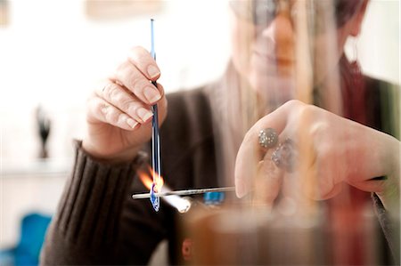 Craftswoman making beads, Augsburg, Bavaria, Germany Foto de stock - Sin royalties Premium, Código: 6115-06967066