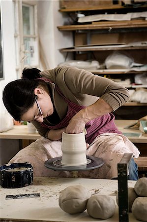 pottery - Craftswoman working on pottery wheel, Bavaria, Germany, Europe Foto de stock - Sin royalties Premium, Código: 6115-06967130