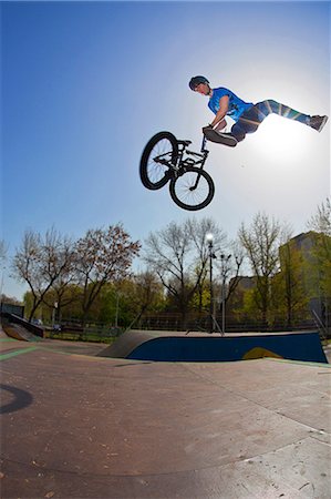 extreme - Teenager doing BMX bike stunt in skateboard park, Osijek, Croatia, Europe Stock Photo - Premium Royalty-Free, Code: 6115-06967206