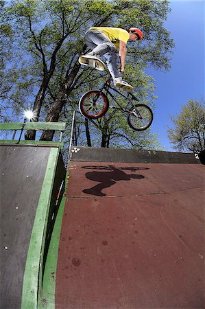 extreme sport - Teenager doing BMX bike stunt in skateboard park, Osijek, Croatia, Europe Stock Photo - Premium Royalty-Free, Code: 6115-06967213