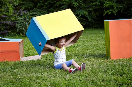 simsearch:6115-08100479,k - Girl playing with cardboard box, Munich, Bavaria, Germany Stock Photo - Premium Royalty-Free, Code: 6115-07109691