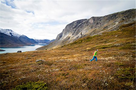 simsearch:6115-07109775,k - Man speed hiking in rocky landscape, Norway, Europe Foto de stock - Royalty Free Premium, Número: 6115-07109767