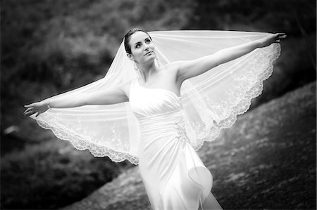simsearch:6115-07109919,k - Bride poses in wedding dress, arms out, Zagreb, Croatia Photographie de stock - Premium Libres de Droits, Code: 6115-07109829
