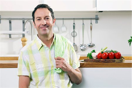 Man In Kitchen Photographie de stock - Premium Libres de Droits, Code: 6115-07282674