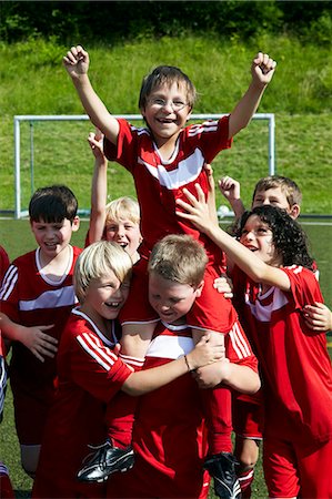 Group of boys at soccer training, cheering, Munich, Bavaria, Germany Stockbilder - Premium RF Lizenzfrei, Bildnummer: 6115-07539655