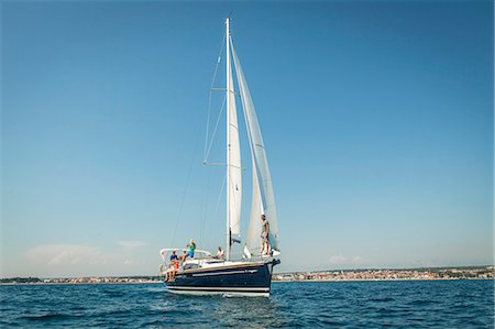 Young people sailing together, Adriatic Sea, Croatia Photographie de stock - Premium Libres de Droits, Code: 6115-07539682