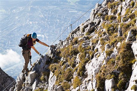 escalade de montagne - Female alpinist rock climbing, Innsbruck route, Tyrol, Austria Photographie de stock - Premium Libres de Droits, Code: 6115-07539812