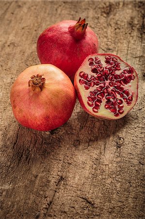dietary supplement - Pomegranate, Germany Stock Photo - Premium Royalty-Free, Code: 6115-07539831