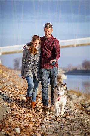 simsearch:6115-07539619,k - Couple Walking Dog Outdoors, Croatia Fotografie stock - Premium Royalty-Free, Codice: 6115-08066372