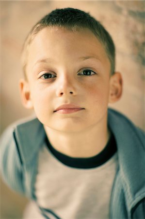 simsearch:632-06118234,k - Portrait of boy with blond hair Photographie de stock - Premium Libres de Droits, Code: 6115-08066401